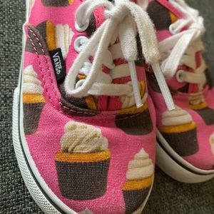 ADORABLE cupcake 🧁 vans!